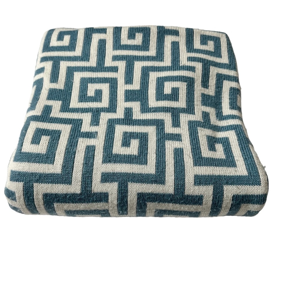 MAX STUDIO HOME Aqua Blue Throw Blanket Soft 50" x 54" Good
